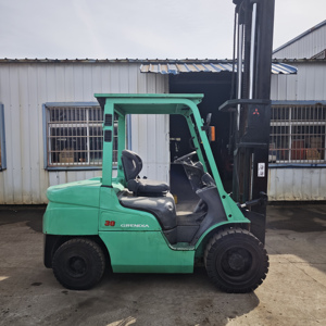 Mitsubishi FD30 3 Ton 3 Masts Diesel New Powered Pallet Truck 2023 Model 4.5m <b>Lifting</b> Height 4x4 Drive Japanese Tyre Farm Use - Product Image 4