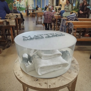 Caja de Acrílico Transparente Redonda Personalizada para <span class=keywords><strong>Bautizo</strong></span> con Tapa Esmerilada - Product Image 1