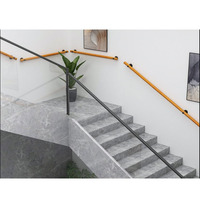 Escalier moderne standard australien et canadien avec marches en bois et verre pour intérieur