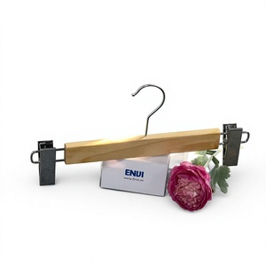 Cintre simple en bois massif de qualité supérieure avec pinces réglables, écologique, pour pantalons et jupes, pour magasin de vêtements, logo personnalisé, Vietnam - Product Image 1