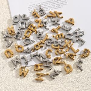 P219 Meilleures ventes Breloques en acier inoxydable plaqué or 18 carats, lettres bulle hip-hop chrétiennes mignonnes et originales, vente en gros pour la création de bijoux DIY - Product Image 1