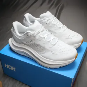 Chaussures de course légères et amorties pour hommes et femmes, chaussures de sport respirantes HOKAS pour les routes en plein air, chaussures de créateurs de luxe - Product Image 5
