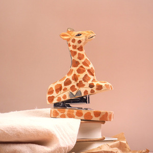 shengx Encuadernador de libros de madera, productos culturales de animales, papelería, engrapadora para estudiantes, removedor de clavos portátil de dibujos animados, artículos para el hogar - Product Image 3