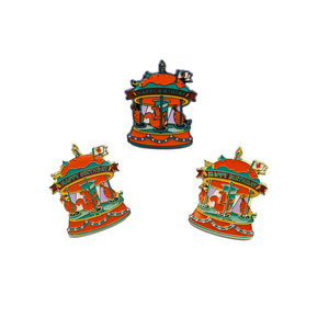 Pin de solapa personalizado de esmalte con letras metálicas y diseño de carrusel - Product Image 1