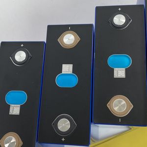 Batterie agli Ioni di Litio Classiche 3.2V 304AH, 8000 Cicli, Batteria LiFePo4 304AH per Sistemi di Accumulo Energetico - Product Image 3