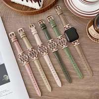 Bracelet de montre souple et réglable pour femme, en cuir fin, avec boucle métallique en D, compatible avec Watch Ultra 49 mm, Series 10 9 8 SE