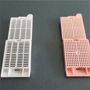 Casete de incrustación de tejido multicolor para sujetar la muestra de biopsia de forma segura - Product Image 4