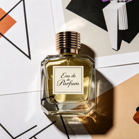Flacon de parfum élégant en verre ondulé carré 30/50/100ml avec couvercle côtelé, étanche, personnalisable pour usage quotidien et voyage