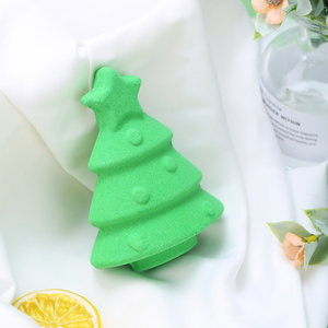 Bombas de baño efervescentes hidratantes relajantes para el cuidado del cuerpo personalizadas, baño de burbujas de vacaciones, baño de árbol de Navidad para bomba con juguetes - Product Image 3