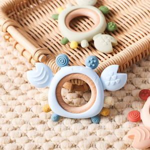 Mordedor de cangrejo de madera unisex de grado alimenticio <span class=keywords><strong>para</strong></span> bebés, juguete educativo de silicona suave seguro <span class=keywords><strong>para</strong></span> morder, juguetes de frutas a granel, mordedor <span class=keywords><strong>para</strong></span> bebés de gran venta - Product Image 4