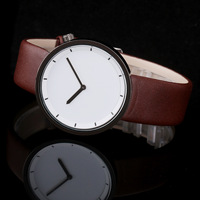 Montre à quartz ronde minimaliste nordique OEM, grand cadran uni, deux aiguilles, plusieurs options de bracelet en cuir, unisexe, pour un usage quotidien