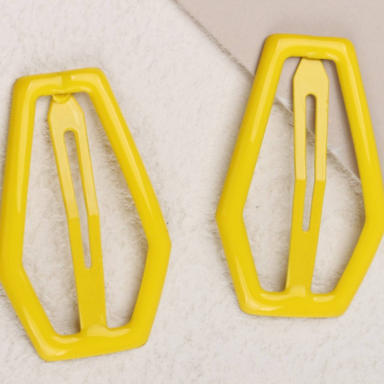 สีเหลือง