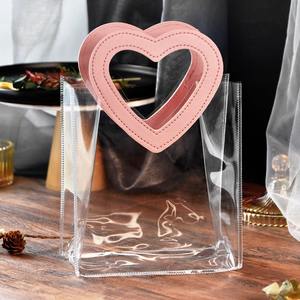 Bolsas de regalo de plástico transparente personalizadas, bolsa de papel de regalo de <span class=keywords><strong>PVC</strong></span> con asas de cuero en forma de corazón para recuerdo de boda - Product Image 4