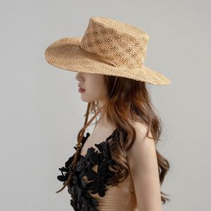 Chapeau de soleil tendance été 2025 pour femme, tressé à la main en raphia naturel, style Fedora avec sangle en cuir PU et large bord, idéal pour la plage et les activités de plein air - Product Image 4