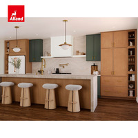 Armoire de cuisine minimaliste japonaise en érable et armoire en lin peint couleur sauge, style Shaker étroit, avec table relevable