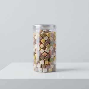 Assortiment de friandises lyophilisées pour chats avec poitrine de poulet, jaune d'œuf, herbe à chat et poisson séché pour chatons et chats adultes - Product Image 1