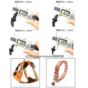 A213C ปลอกคอสัตว์เลี้ยงแบบปรับได้ ตะขอเกี่ยวหน้าอก หัวเข็มขัดพลาสติกพร้อมกระดิ่งสำหรับสุนัขและแมว - Product Image 1
