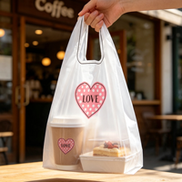 Sacs en plastique pour emballages de pâtisserie, desserts, gâteaux, snacks, à emporter, sacs de shopping, sacs de transport, imprimés avec un cœur LOVE à pois roses sur un t-shirt blanc