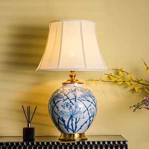 <span class=keywords><strong>Lampada</strong></span> da Tavolo in Ceramica Stile Chinoiserie Blu e Bianco con Accenti Dorati, Paralume in Tessuto, <span class=keywords><strong>Lampada</strong></span> Decorativa per Camera da Letto, Soggiorno, Ingresso, Comodino - Product Image 3