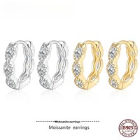 Élégantes boucles d'oreilles créoles en argent S925 plaqué or 18 carats avec moissanite, boucles d'oreilles Huggie en argent sterling 925 pour femmes, idéales pour les cadeaux