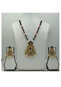 Ensemble de collier traditionnel plaqué or avec perles multicolores, pendentif style temple antique et boucles d'oreilles pendantes assorties pour occasions festives - Product Image 3