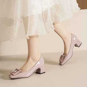 Escarpins à bout carré et talon carré en cuir verni avec boucle, chaussures de bureau pour femme, talon moyen, tendance mode, à enfiler, couleur unie - Product Image 2