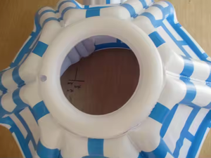 Ballon gonflable d'extérieur imperméable au design irrégulier, idéal pour la détente et les conversations décontractées en petits espaces, disponible à la location - Product Image 4