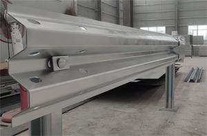 Barriera Stradale in Acciaio Zincato Diretta dalla Fabbrica Guardrail a Profilo W per Autostrada Ringhiere Stradali in Acciaio Metallo per Sicurezza Stradale - Product Image 4