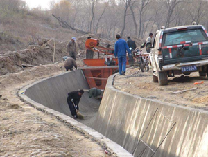 Machine de revêtement de canal <span class=keywords><strong>en</strong></span> béton <span class=keywords><strong>en</strong></span> forme de <span class=keywords><strong>U</strong></span>, machine de revêtement de tranchée pour la conservation de l'eau, machinerie - Product Image 4