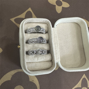 Bagues en argent ajustables avec cristaux <span class=keywords><strong>de</strong></span> pierres précieuses, pierres <span class=keywords><strong>de</strong></span> guérison, pierres <span class=keywords><strong>de</strong></span> <span class=keywords><strong>lune</strong></span> bleues naturelles rondes, en vente - Product Image 3