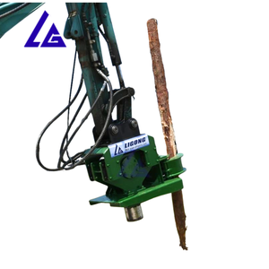 Compacteur hydraulique de pieu monté sur excavatrice avec pince de maintien latérale pour installation agricole - Product Image 2