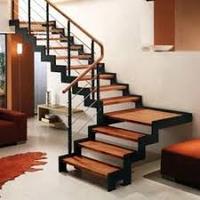 Escalier flottant en acier et fer Escalier intérieur droit moderne personnalisé avec bande de roulement en bois et verre Raling pour appartement