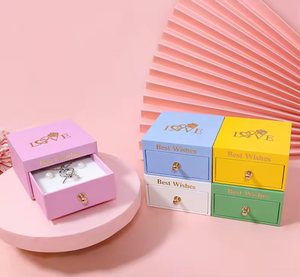 Boîte d'emballage portable haut de gamme personnalisée pour bijoux, petite, en carton gris, avec tiroir pour bagues, finition mate, doublure en éponge, fermeture magnétique - Product Image 1