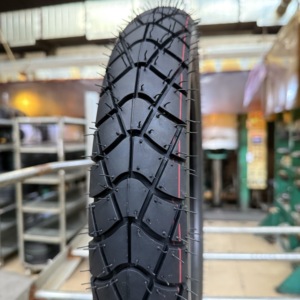 Pneus de moto de haute qualité Pneu Tubeless 275-14 275-17 275-18 État neuf - Product Image 1