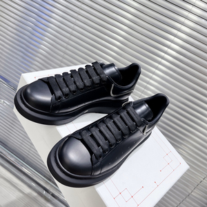 Vente en gros de baskets légères à semelle épaisse en cuir véritable MQ de haute qualité, chaussures de marche décontractées à la mode, chaussures de course MC pour l'extérieur - Product Image 2