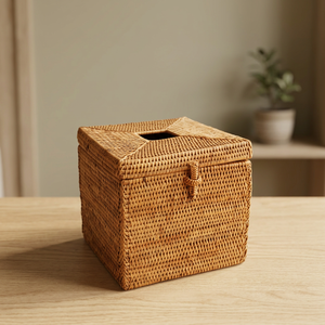 Meilleures ventes en Indonésie : Boîte à mouchoirs en rotin et bambou faite à la main, design classique, tissage naturel, style carré, provenant de Bali - Product Image 1