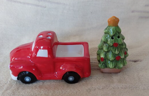 Salière et poivrière en céramique Figural Peint à la main Rouge Pick up Truck Sapin de Noël Poivrière - Product Image 6