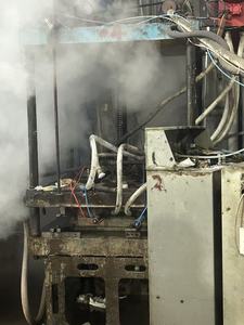 Machine de moulage semi-automatique professionnelle Guiju à vis pour mousse de <span class=keywords><strong>polystyrène</strong></span> EPS, contrôlée par PLC, pour boîtes <span class=keywords><strong>en</strong></span> mousse, facile à utiliser, nouvelle, à faible coût - Product Image 3