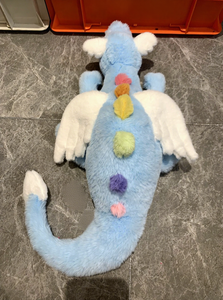 Peluche JellyC Dragon ailé bleu clair délicat, dragon en peluche doux avec pompons colorés - Product Image 5