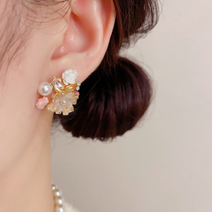 Boucles d'oreilles Resoul plaquées or 18 carats, motif fleurs, <span class=keywords><strong>perles</strong></span> et résine, pendantes, pour femme, vente en gros - Product Image 4