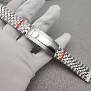Correa de Reloj Ajustable de Acero Inoxidable 316L de 40 mm con Logotipo y Acabados Mixtos Pulidos/Cepillados, Compatible con Relojes de Buceo - Product Image 1