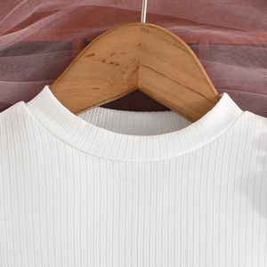 Ensemble Deux Pièces T-shirt à Manches Bulles et Jupe Courte à Nœud Couleur Unie pour Filles – Vente en Gros - Product Image 4