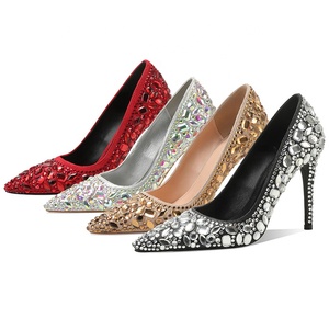 Chaussures à talons aiguilles personnalisables pour femmes avec logo, confortables, à bout pointu, ornées de strass, idéales pour mariée - Product Image 2