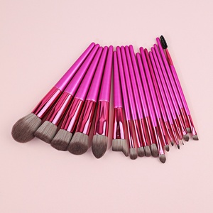 Ensemble de 18 pinceaux de <span class=keywords><strong>maquillage</strong></span> professionnels en fibres synthétiques roses, pour la vente en gros en usine, avec poils doux et manche en bois, pour un application de correcteur sans démarcation - Product Image 4