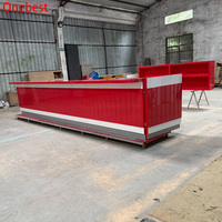 Comptoirs de bar modernes en surface solide rouge de Chine, design haut de gamme, avec étagères, grandes tables de bar pour clubs
