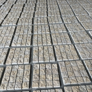 Dalles <span class=keywords><strong>de</strong></span> pavage paysager en granit jaune rouillé naturel, finition brisée, 10x10cm, à dos en maille, pour allées <span class=keywords><strong>de</strong></span> <span class=keywords><strong>jardin</strong></span> et <span class=keywords><strong>de</strong></span> parc - Vente en gros à prix abordable - Product Image 4