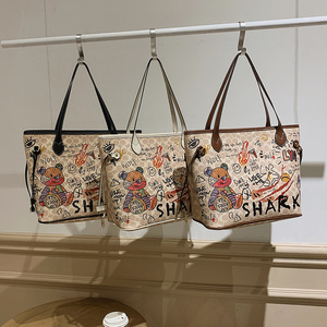Nuova <span class=keywords><strong>borsa</strong></span> in pu graffiti <span class=keywords><strong>borsa</strong></span> da donna cartoon bear ladies <span class=keywords><strong>shark</strong></span> shoulder hand bags Tote bag per le donne - Product Image 5