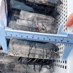 Tour de cristal de quartz en <span class=keywords><strong>tourmaline</strong></span> <span class=keywords><strong>noire</strong></span> naturelle en gros pour la décoration et la lithothérapie - Product Image 4