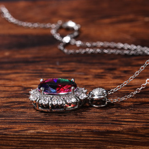 Elegante Collana con Ciondolo Floreale per Donne, Catena con Charm in Pietra Colorata, Gioiello alla Moda per Uso Quotidiano, Idea Regalo - Product Image 3