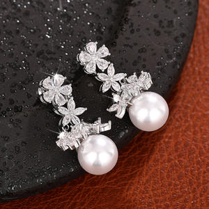 Pendientes de Perlas de Oro Blanco E3881 con Diamantes de Corte Marquesa, Joyería de Lujo para Mujer para Bodas - Product Image 4